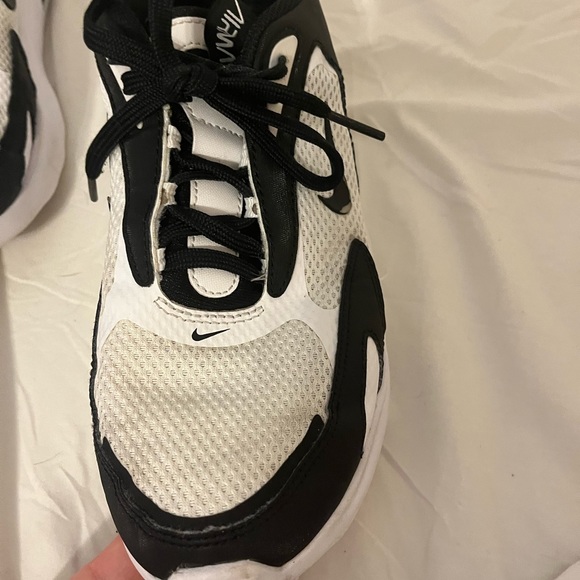 Nike Air Max Bolt. Black and White. Size 9. - Picture 10 of 11